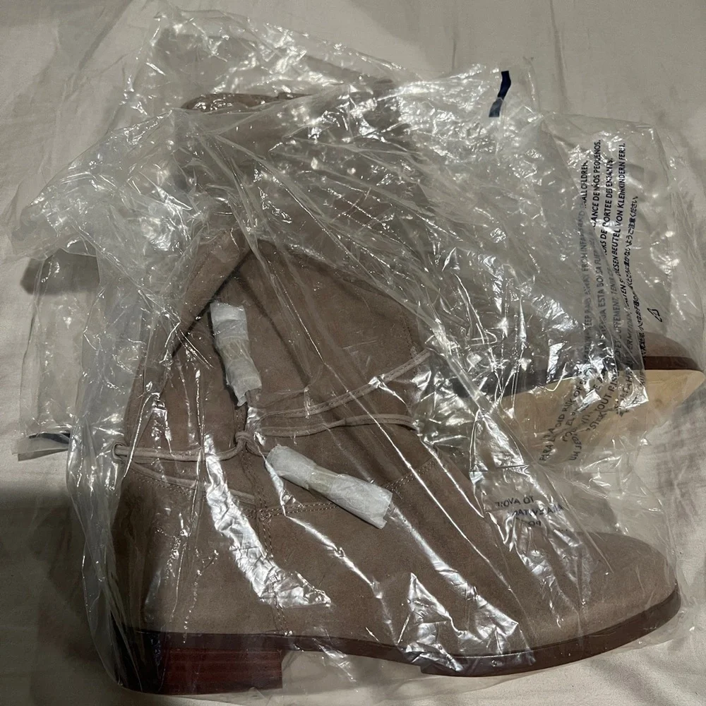 Land’s End tan suede boots size 10B - Picture 7 of 10